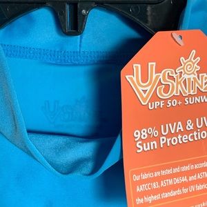 UV Skinz swim shirt NWT Medium